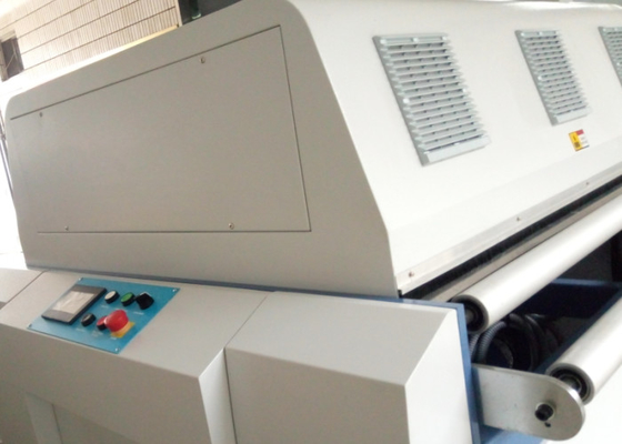 China Máquina que lamina de la película termal ultravioleta con el sistema de control coincidido proveedor