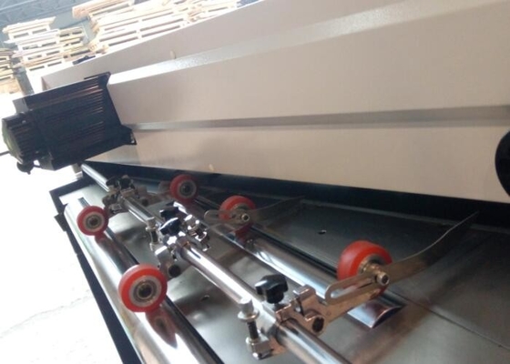 China Aprobación conducida lámpara ULTRAVIOLETA de papel completamente automática del CE de la máquina de la laminación de hoja proveedor