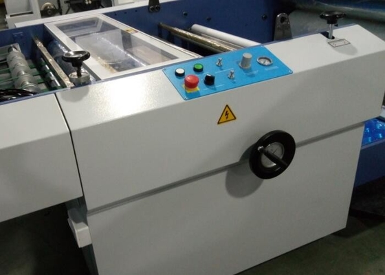 China Alimentación manual semi automática brillante/mate de la máquina de la laminación de la película de Bopp proveedor
