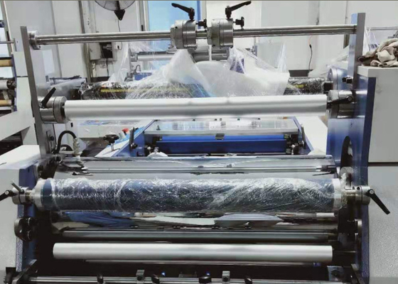 China Material mate/brillante del PVC de hoja de la máquina semi automática de la laminación de la película del acero proveedor